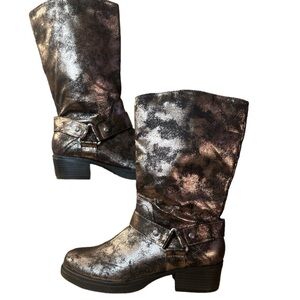 Vera Wang Women’s Knol Metallic Boot with Silver Moto Style Silver Hardware
